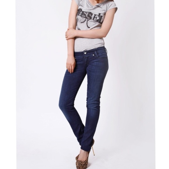 Diesel Jeans LIV Slim Straight Leg