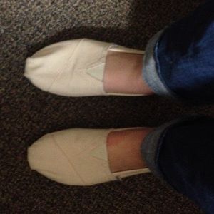 Canvas Toms shoes 👞