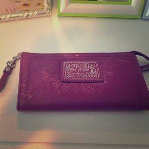 Per-owned coach wristlet