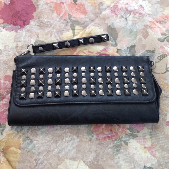 Black clutch