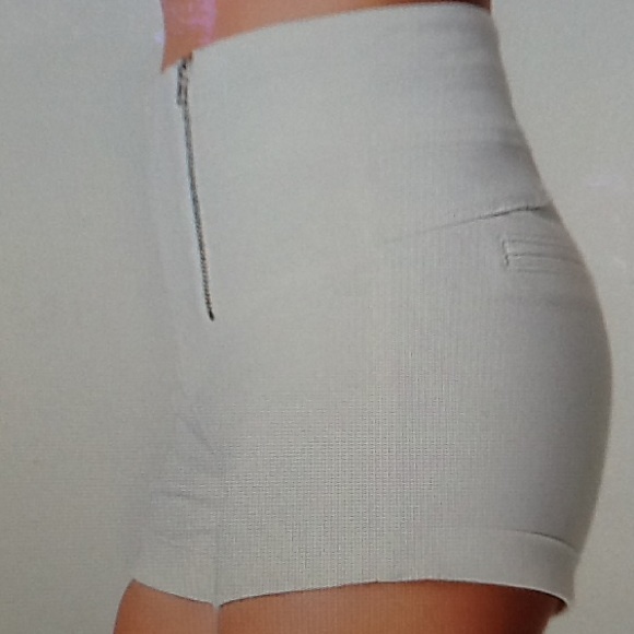 NWT Bebe Navy Corset waisted Cuff Shorts, 25 - Picture 4 of 4