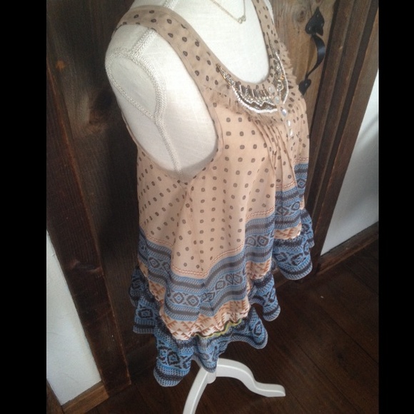 Flouncy detailed tank top - Picture 1 of 3