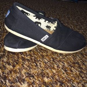 Black toms