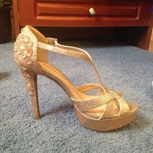 Sparkly, gold high heels!