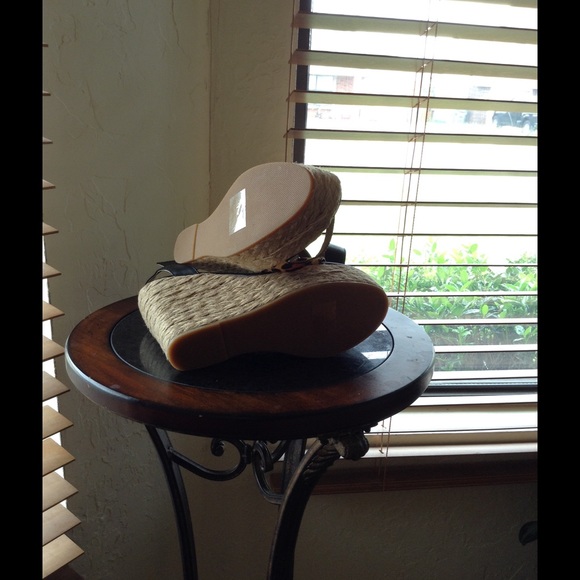 NEW!!! Steve Madden Strap Sandals/No Trades - Picture 4 of 4