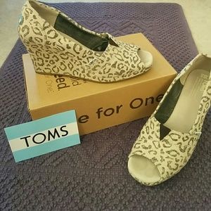 TOMS wedges