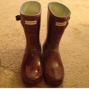 Maroon/burgundy short hunters rain boots:)