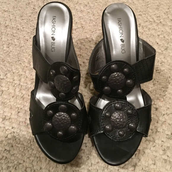 Black wedges