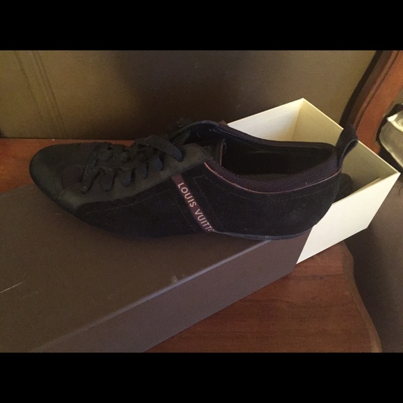 Louis Vuitton size 40 sneaker *SALE*