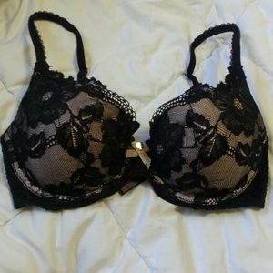Demi vs bra