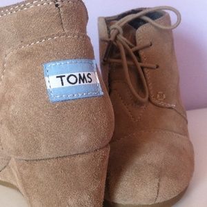 Toms wedges