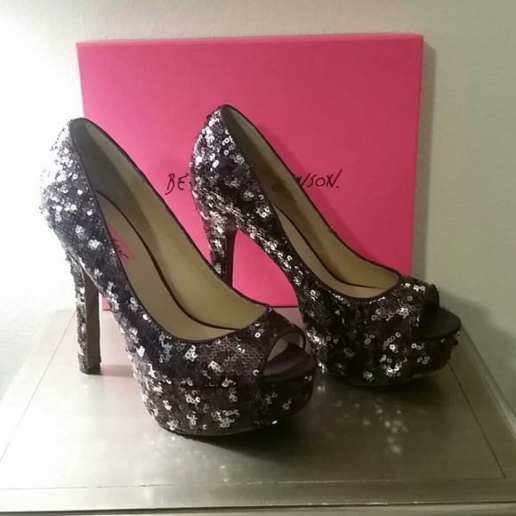 Stunning peep toe heels