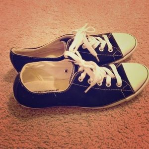 Great condition black converse.