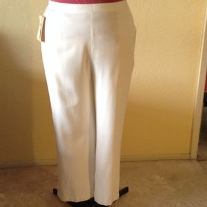 Beautiful creamy Tommy Bahamas silk pants