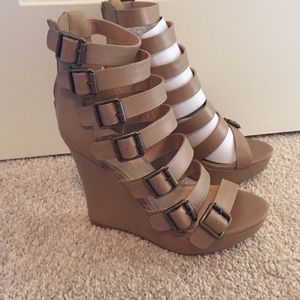 BRAND NEW!! NVER WORN! Tan wedges with buckles