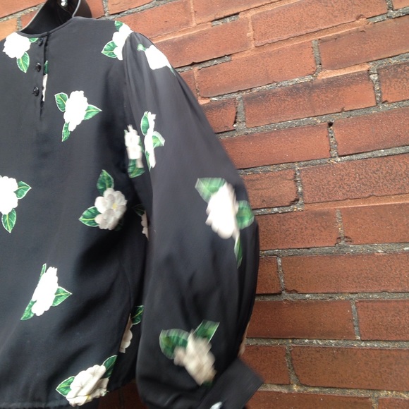 🚫SOLD🚫Vintage Oleg Cassini Silk Floral Blouse - Picture 4 of 4