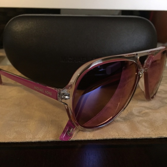 Authentic Michael Kors Caicos Aviator - Picture 2 of 4