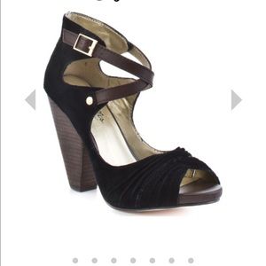 Seychelles black suede witness sandals