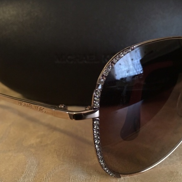 Authentic Michael Kors Sadie Aviator - Picture 4 of 4