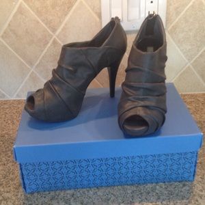 Simply Vera Vera Wang Saville Grey shoes