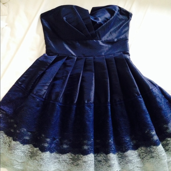 Short strapless dress with lace detail