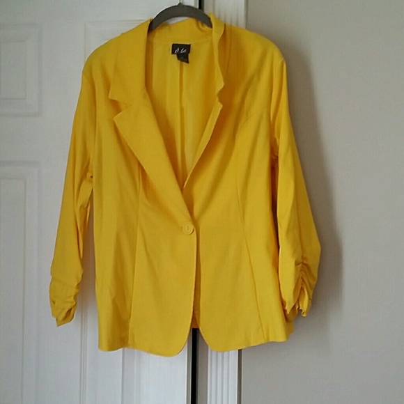 Sunny yellow blazer