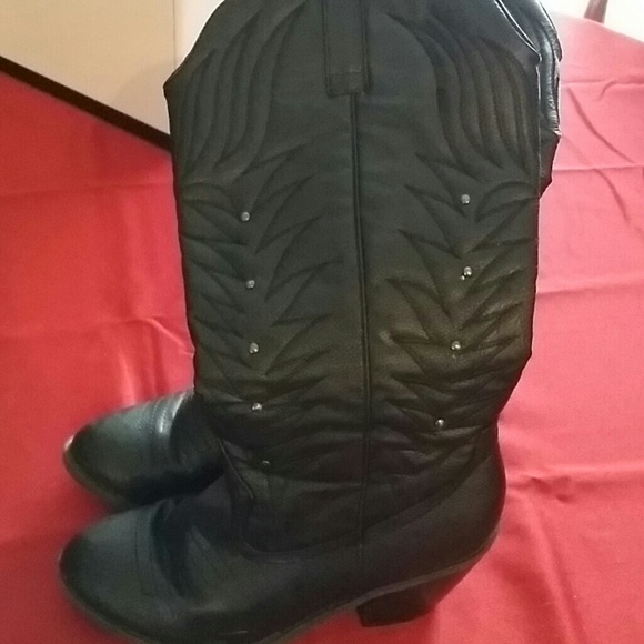 Cute black boots