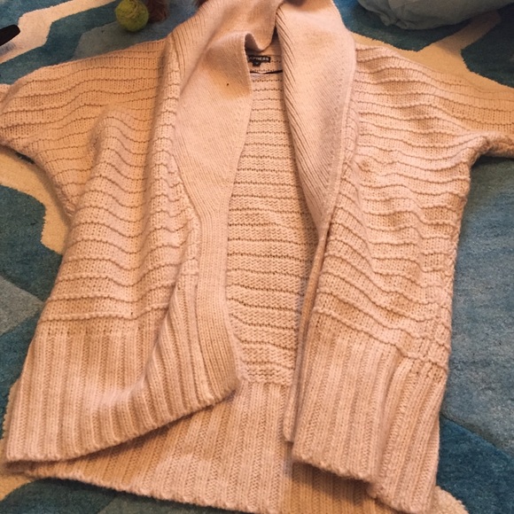🔴 Offers Accepted 🔴 Beige express sweater