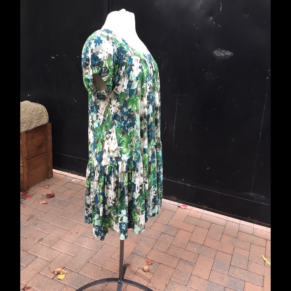 🎉HP🎉Beautiful flower print dress AND green belt! - Picture 3 of 8