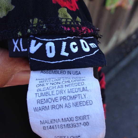 Beautiful flowered hi low skirt - Picture 2 of 2