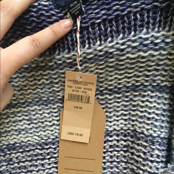 Cute warm blue American eagle sweater - Picture 2 of 2