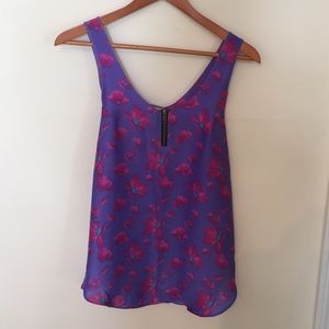 Sleeveless blouse with pink flowers