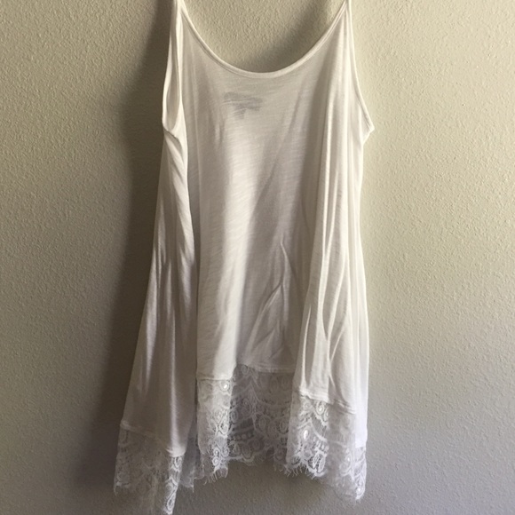 Kohls Tops - NWOT Long Boho Lace-Trim Tank