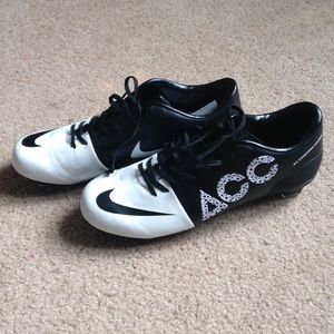 HOLD FOR @fragsofame NWOT ACC Nike GS cleats!!!