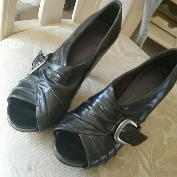 Madden Girl Black Leather Heals NEW