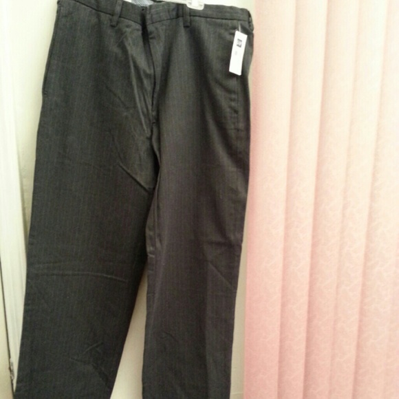 Men's classic fit pants. - Picture 1 of 4