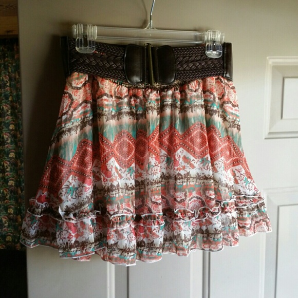 Vanity Skirt NEW ( NO TRADES )