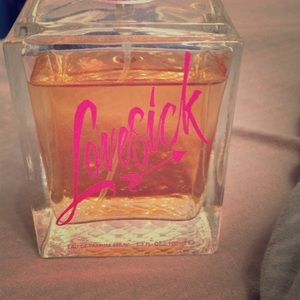 Vera Wang Lovesick perfume