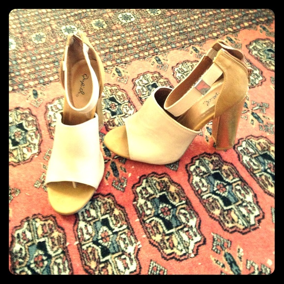 Hot! Nude and Gold sandals.