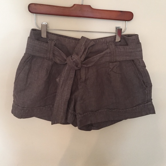 Linen shorts with tie front