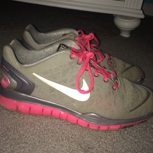 Nike free fit sneakers