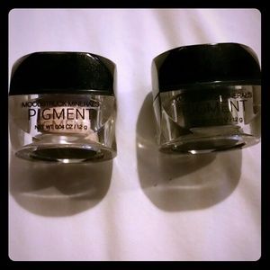 Younique  Pigment Eyeshadows