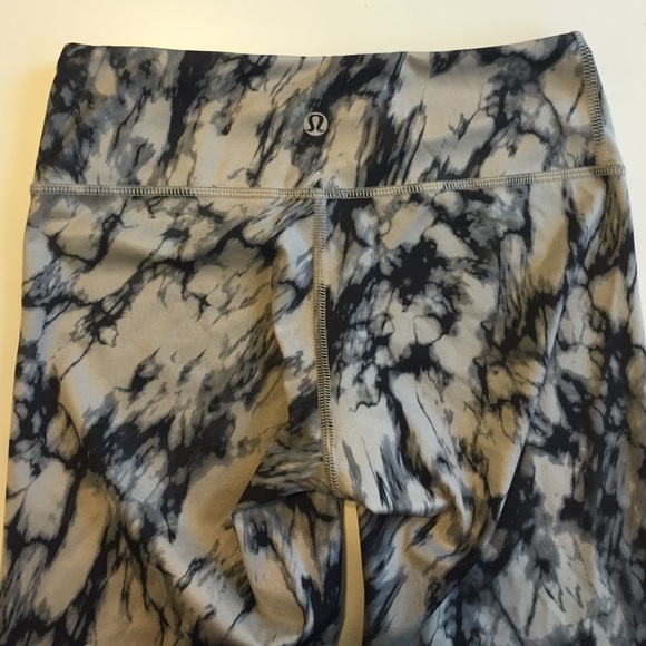 Lululemon Great Granite Crops Sz 2
