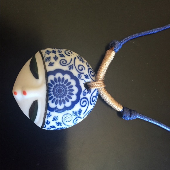 Porelain neckless - Picture 2 of 2