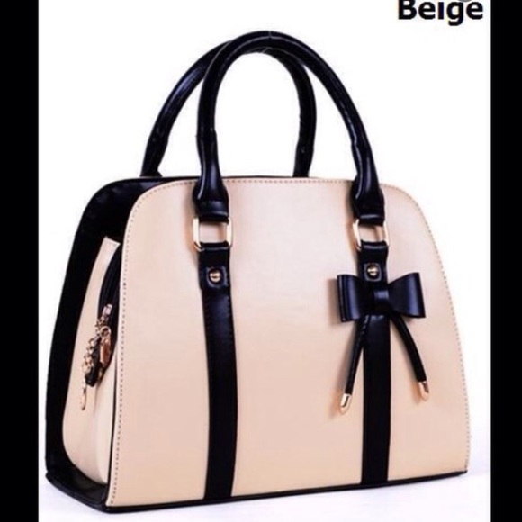 Bow hand/shoulder bag