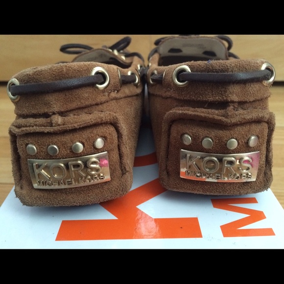 Michael Kors Penley suede moccasins in walnut. - Picture 3 of 4