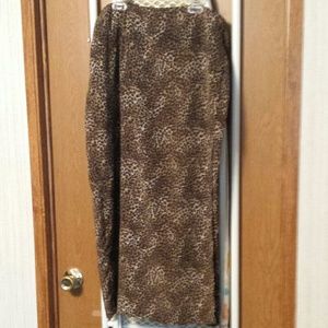 Skirt with leopard print