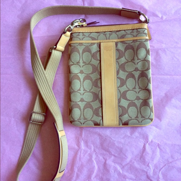 🚫SOLD🚫Glently Loved Coach Crossbody Bag 💕