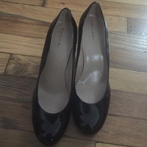 Tahari patent leather 3in heel Colette 9.5 black