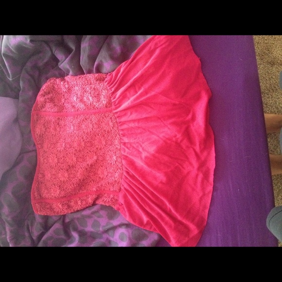 Cute maroon tube top!